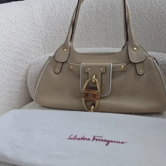 Salvatore Ferragamo Leather Shoulder Bag – Neutral | COA | Very Good Condition - Picture 2 of 16